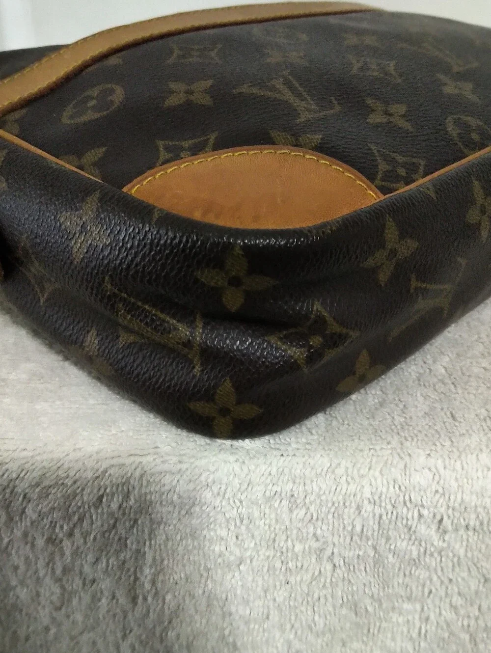 Authentic Louis Vuitton Monogram Compiegne 28 Clutch/ Tolietry Bag